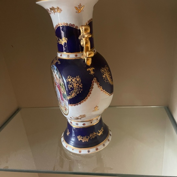 Vase - Picture 5 of 6